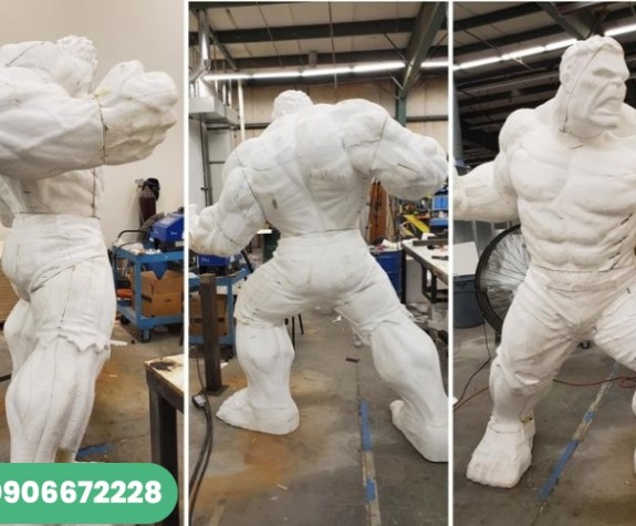 Đơn vị gia công điêu khắc mô hình Hulk khổng lồ bằng xốp