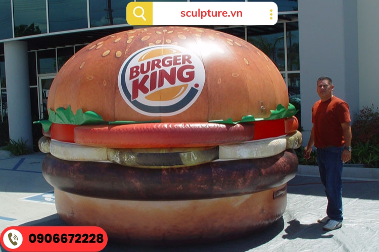 Mô hình bánh burger khổng lồ